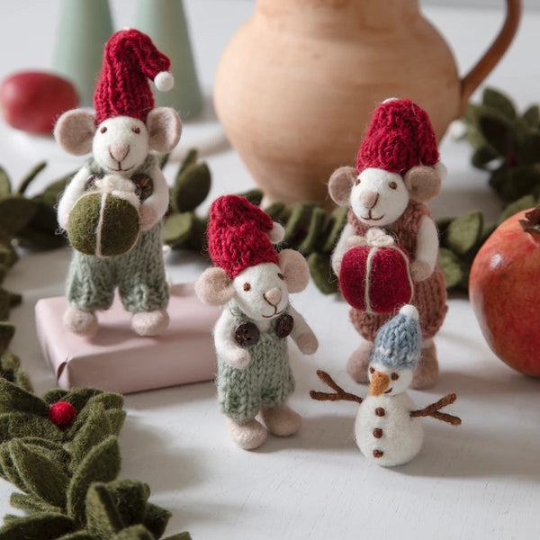 mondocherry - Gry & Sif | white mouse red dress present | small - family