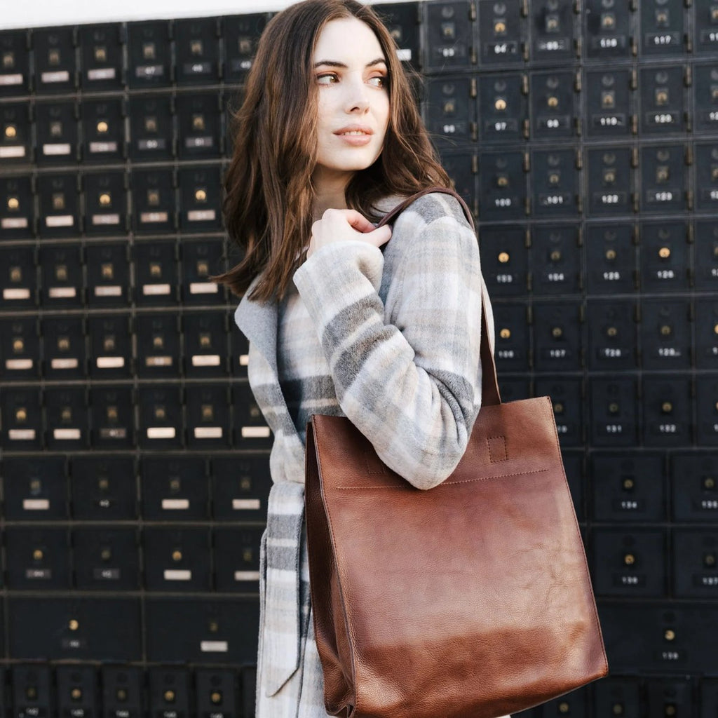 mondocherry - Henk Berg | catie leather tote bag | natural - carry