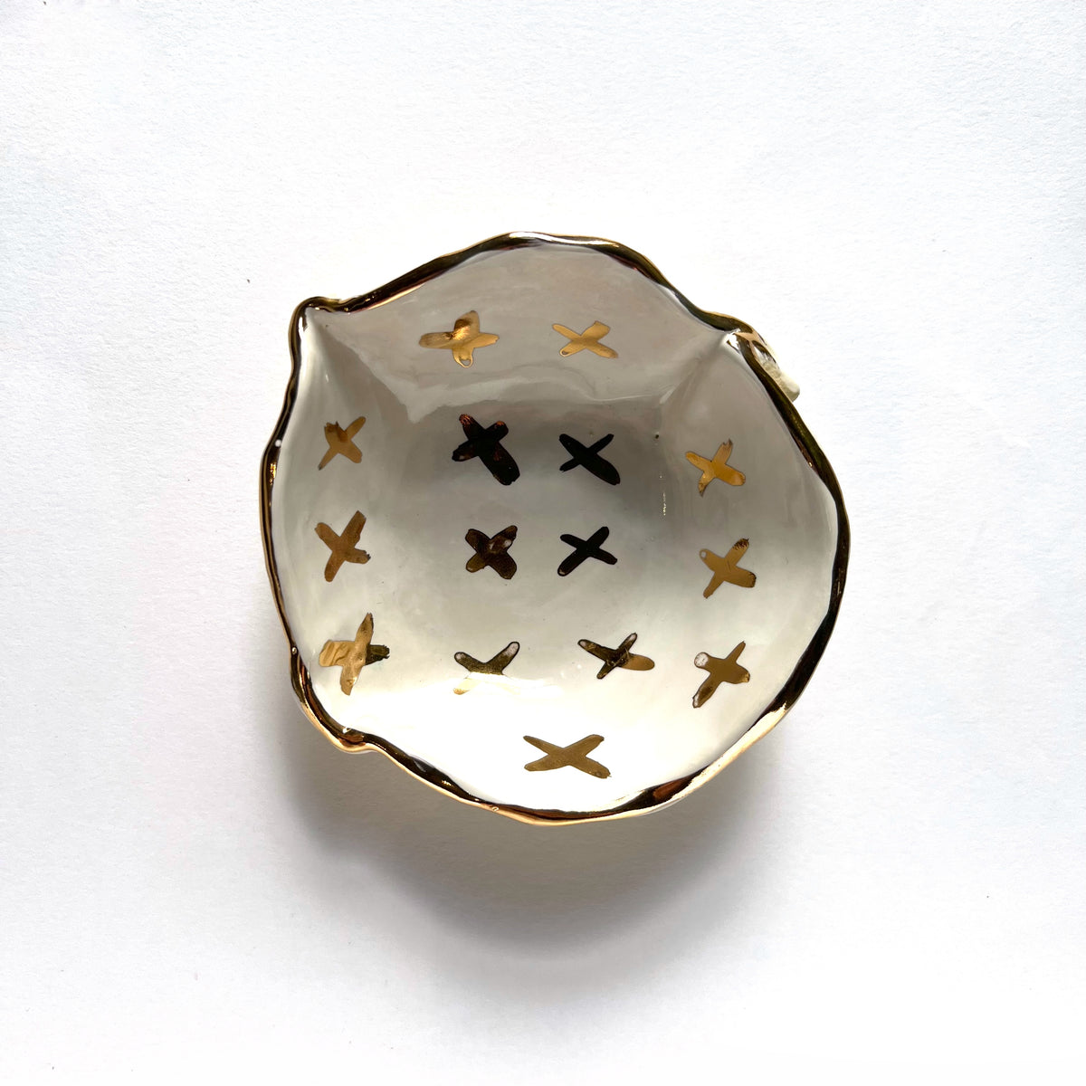 Carla Dinnage | ceramic bowl "kiss and hug"