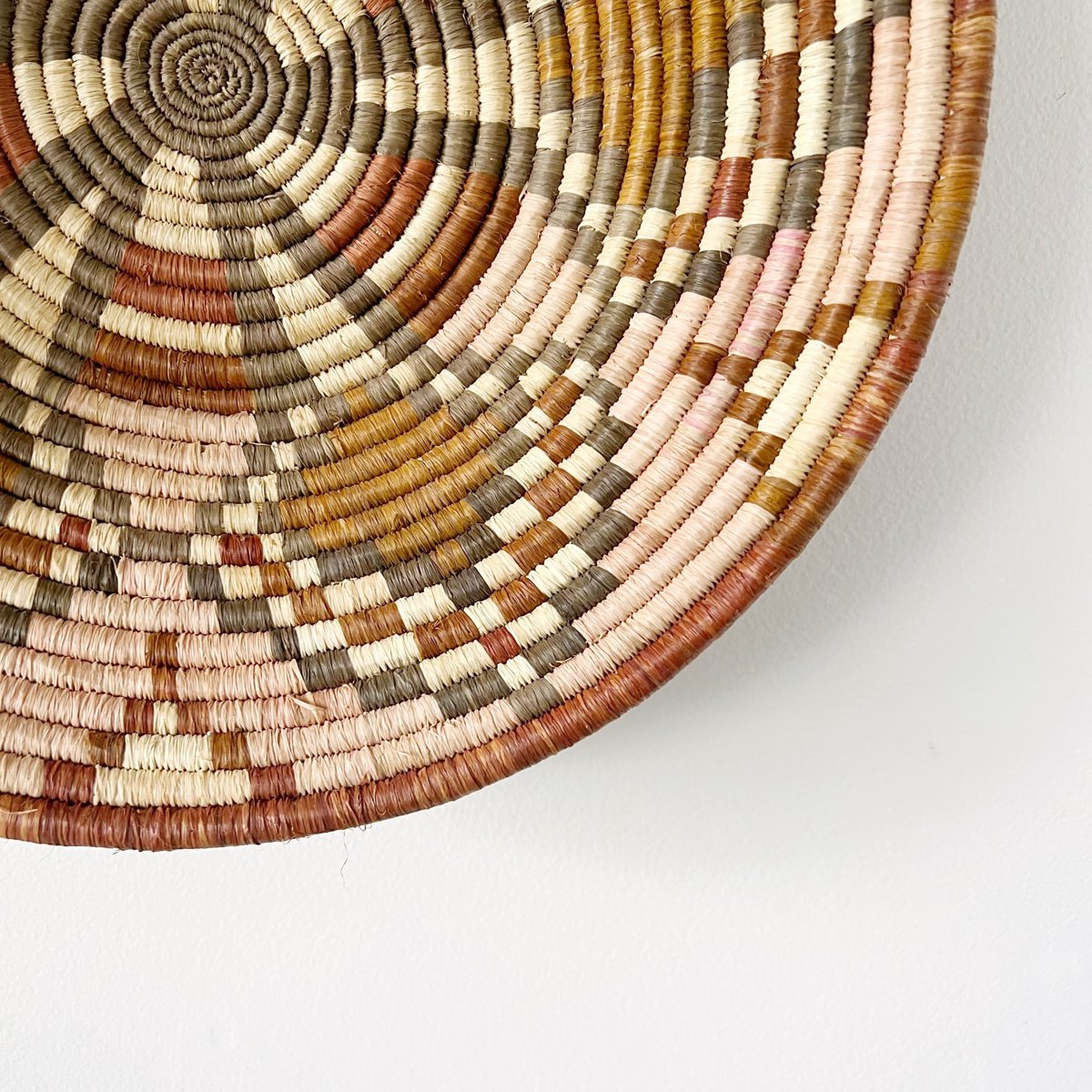 mondocherry - "Hibiscus" woven bowl harmony - wall decor - close