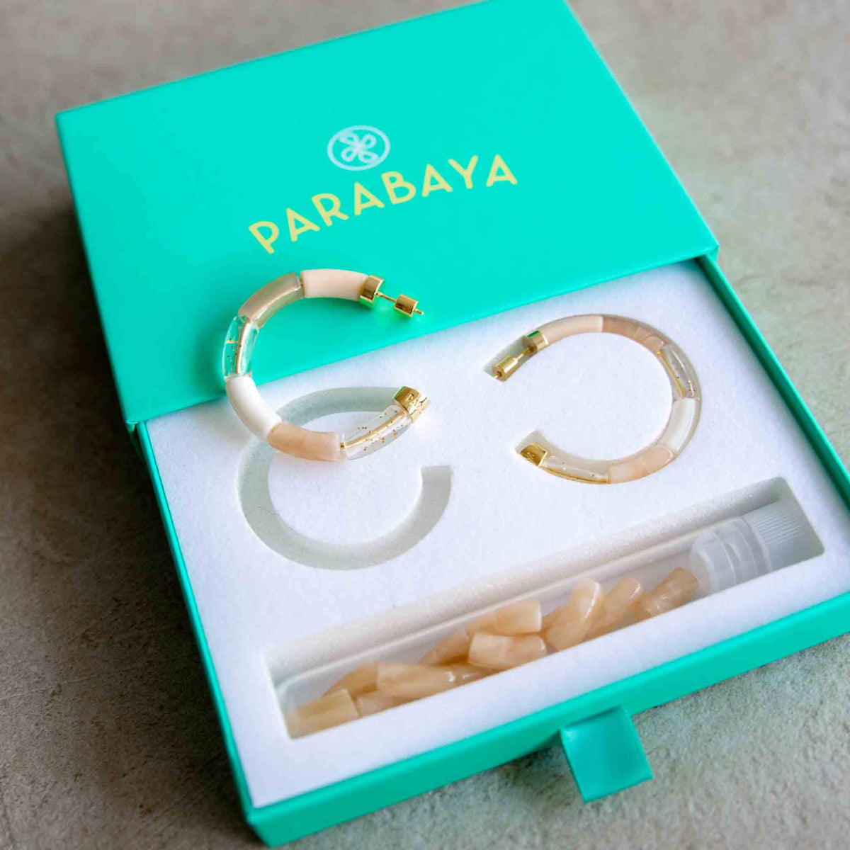 mondocherry - Parabaya | bola earrings | beige - package