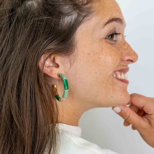 mondocherry - Parabaya | bola earrings | pale green - wear