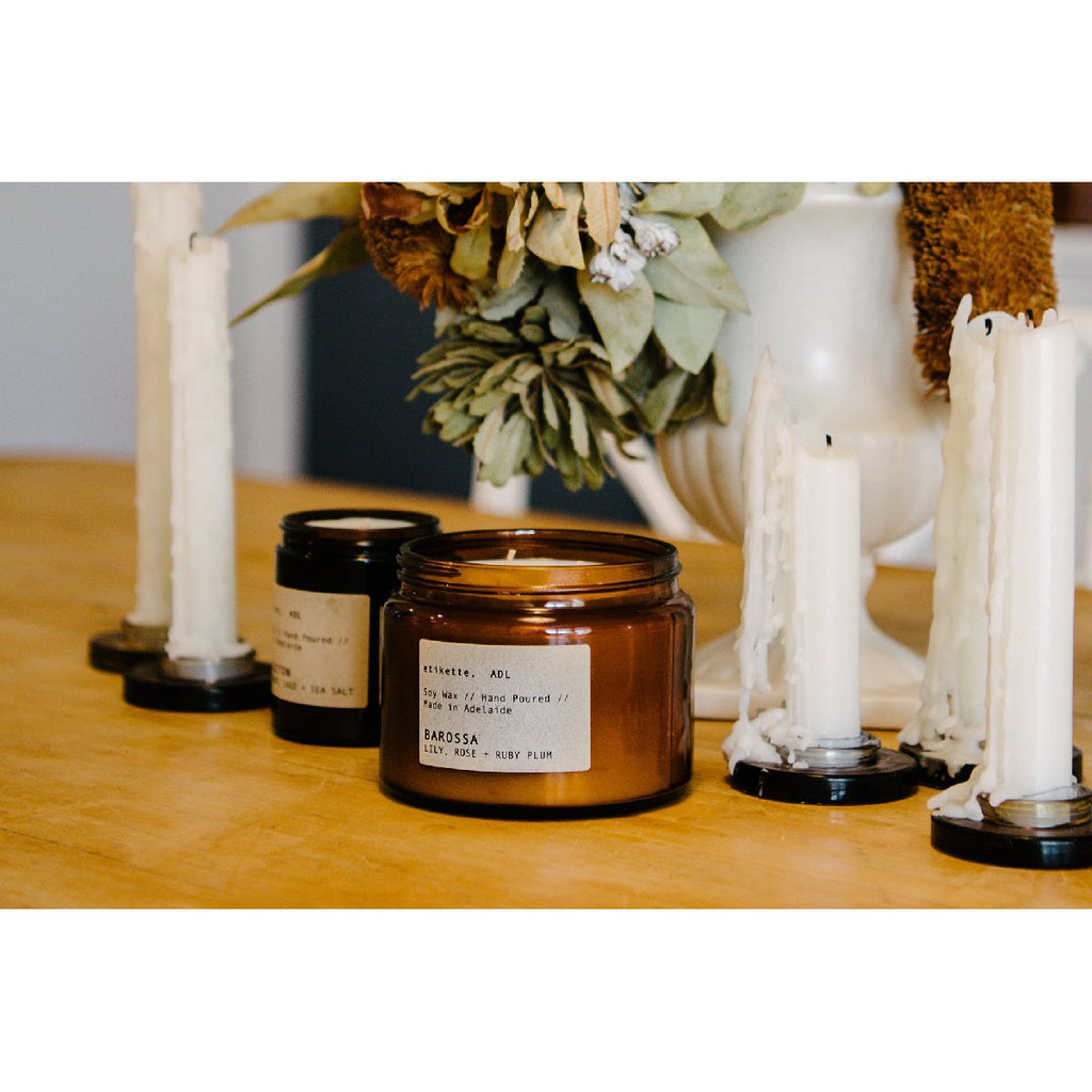 Etikette | soy candle | barossa lily rose ruby plum on table