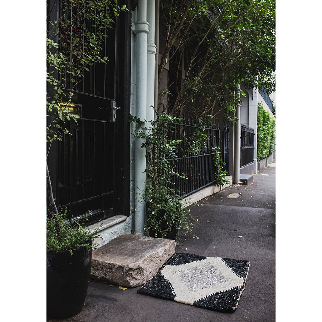 Langdon | "Gem" handwoven doormat | silver - door