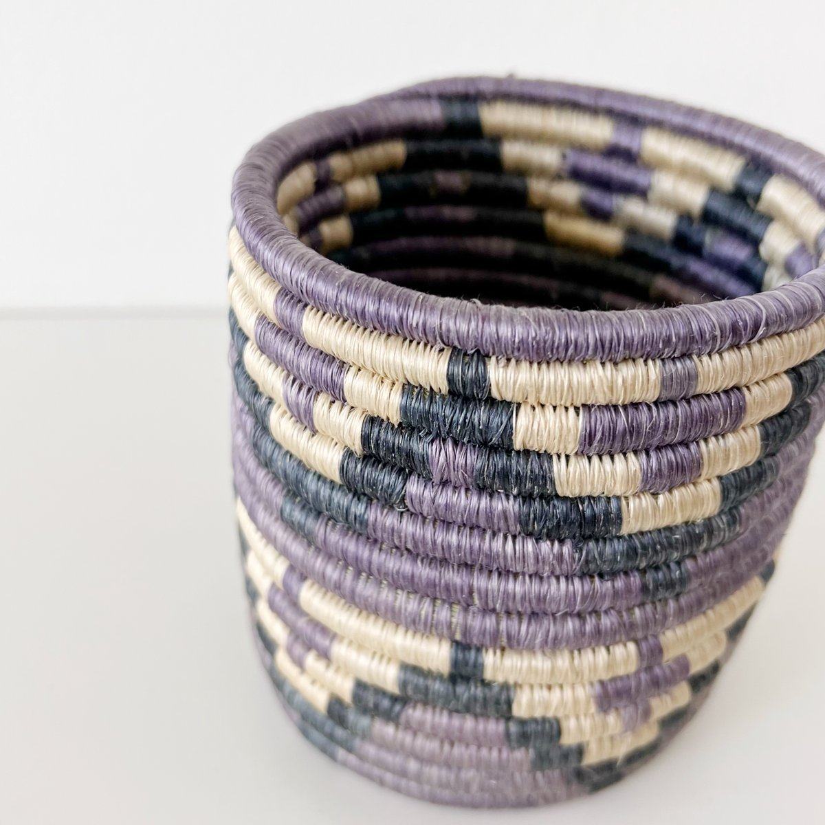mondocherry - African woven planter "Mihindi" | purple | small - close