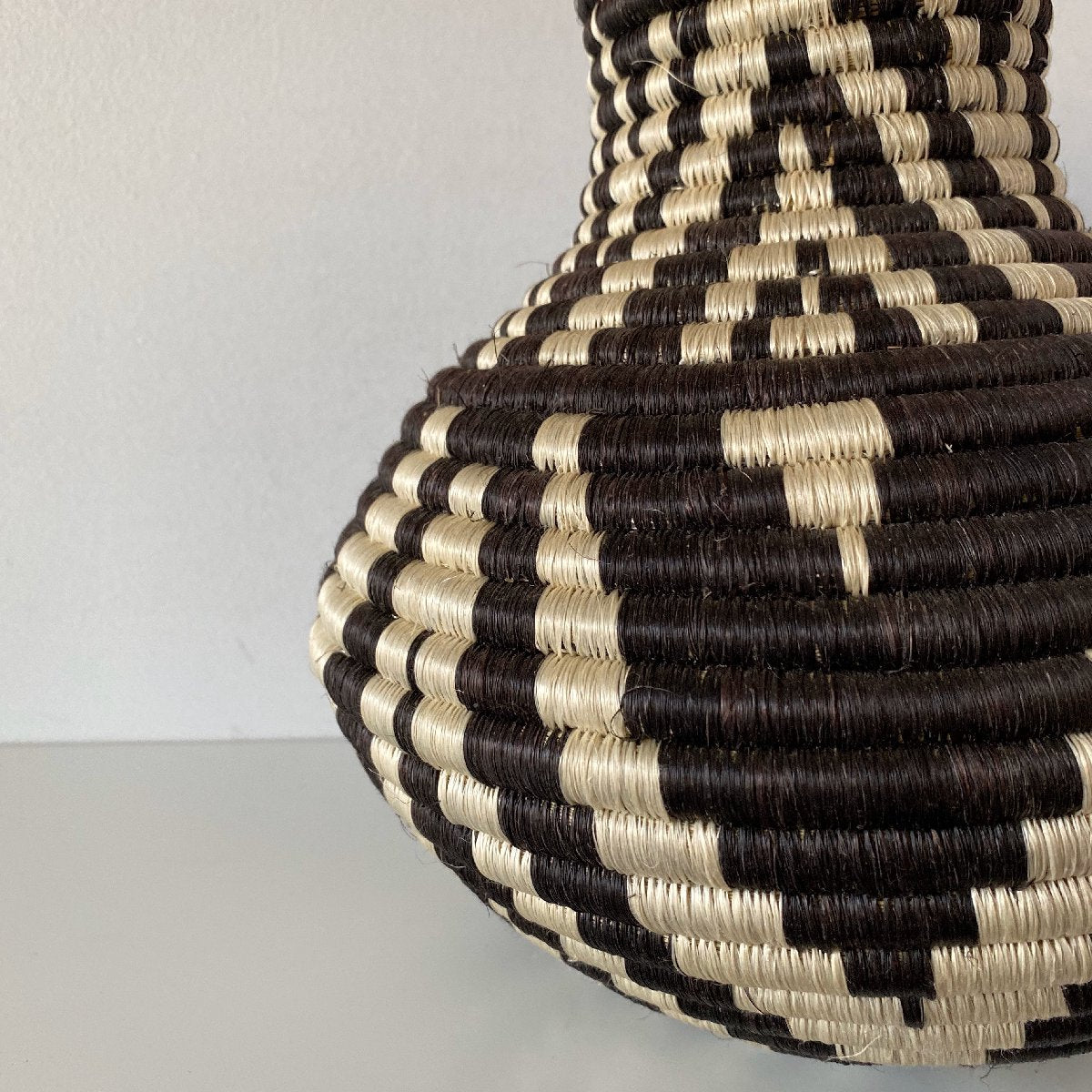 African woven vase "Mbao" | black - close up