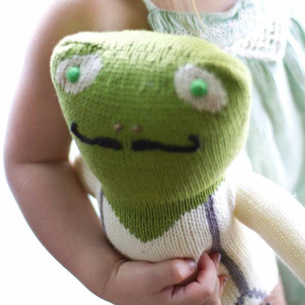 mondocherry - Blabla | "Luigi the Frog" kids cotton doll - close