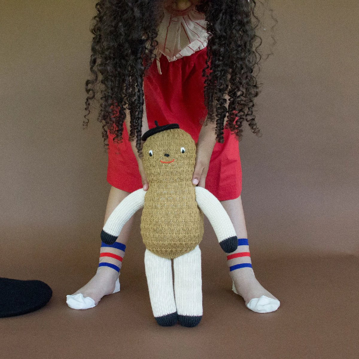 mondocherry - Blabla | "Peanut" cotton doll - hold