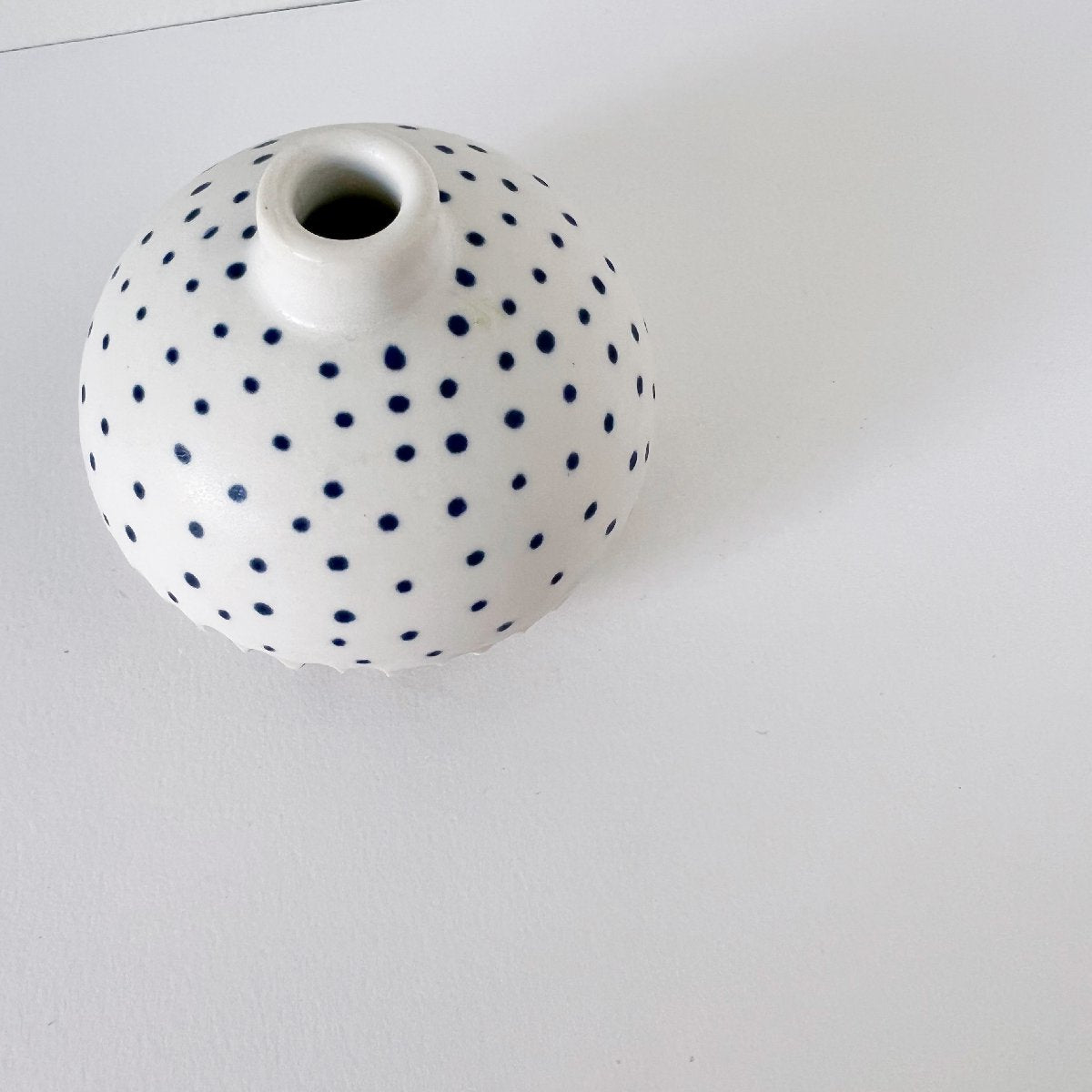 mondocherry - Clay Beehive | ceramic bud vase 13 - top