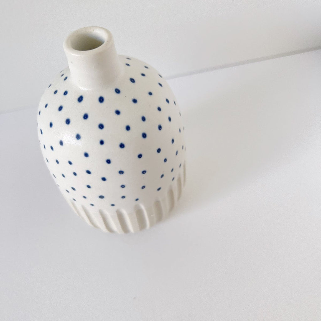 mondocherry - Clay Beehive | ceramic bud vase 14 - top