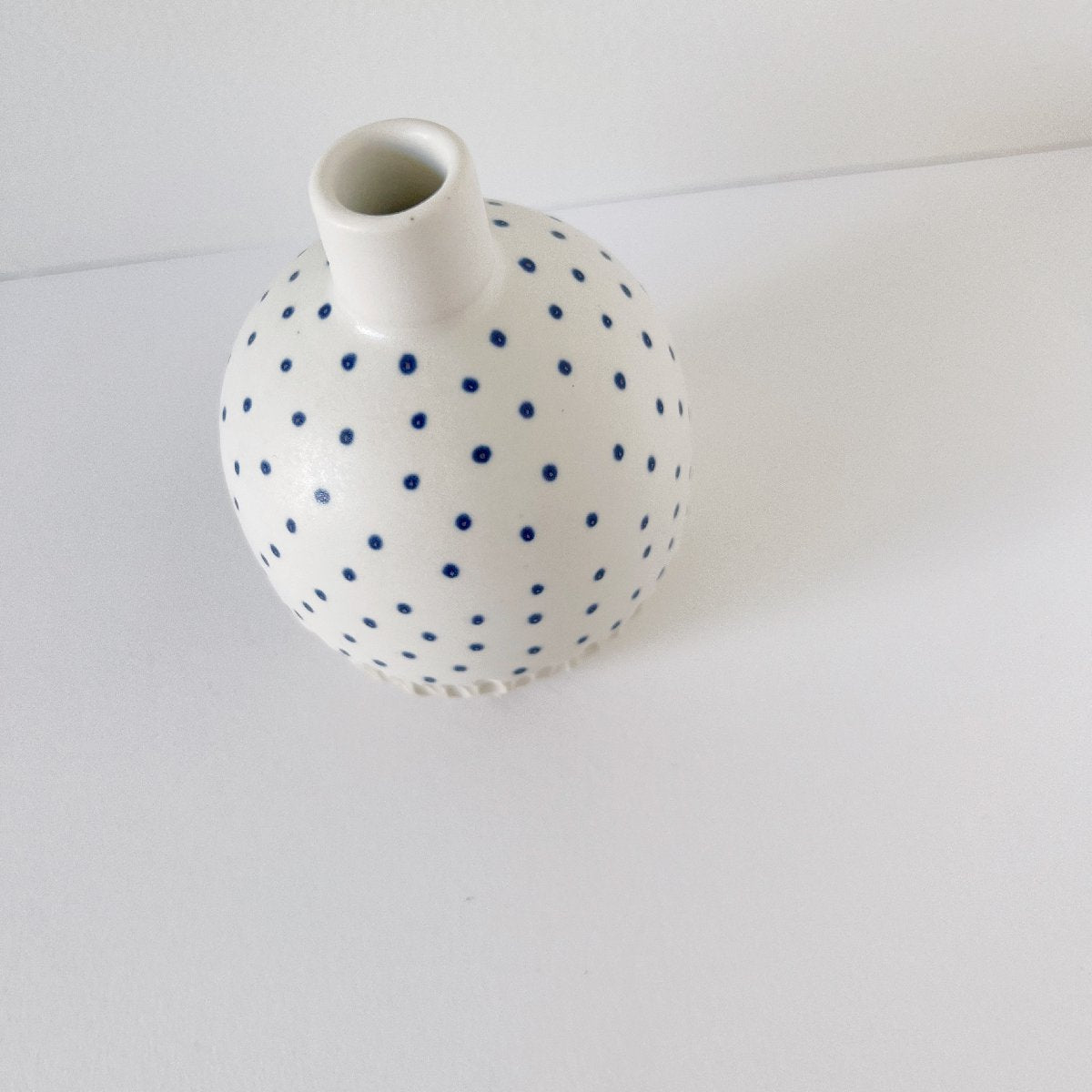 mondocherry - Clay Beehive | ceramic bud vase 15 - top