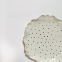 mondocherry - Clay Beehive | ceramic plate | spots | 12cm - close