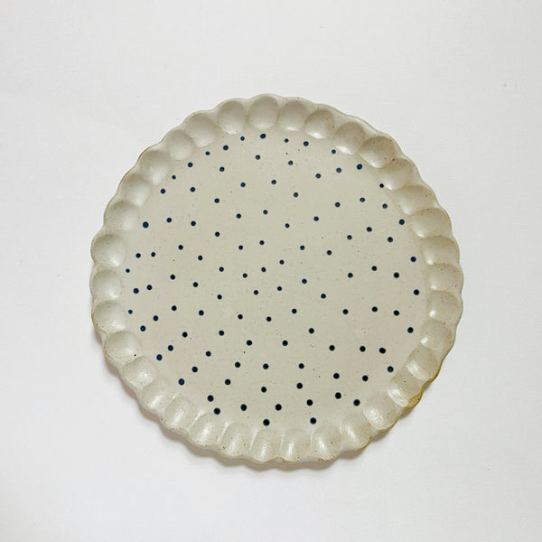 mondocherry - Clay Beehive | ceramic plate | spots 1 | 14cm