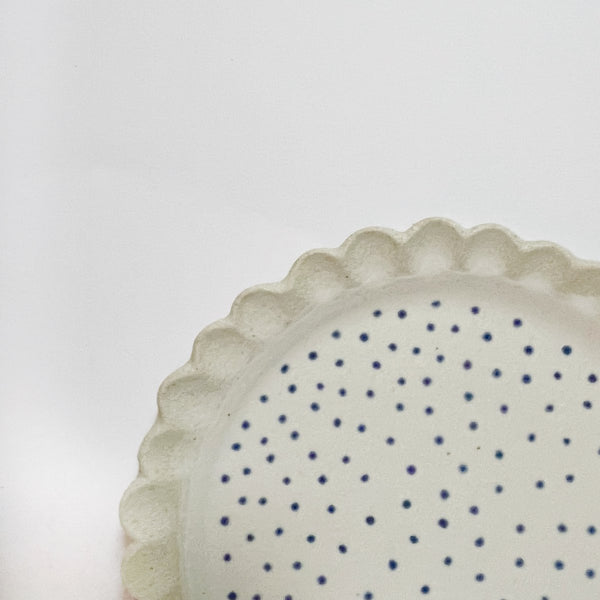 mondocherry - Clay Beehive | ceramic plate | spots 2 | 14cm - close
