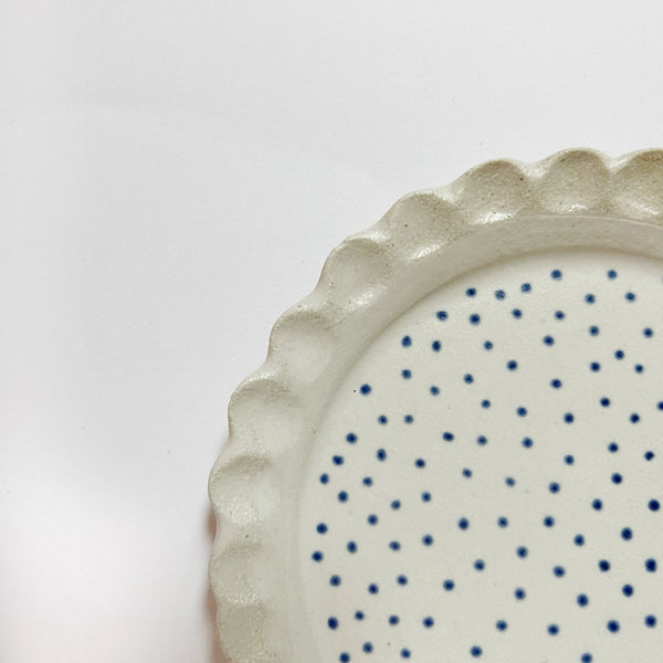 mondocherry - Clay Beehive | ceramic plate | spots 4 | 14cm - close