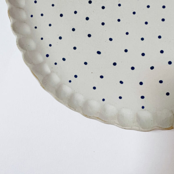 mondocherry - Clay Beehive | ceramic plate | spots 1 | 20cm - close