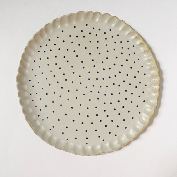 mondocherry - Clay Beehive | ceramic plate | spots 1 | 20cm