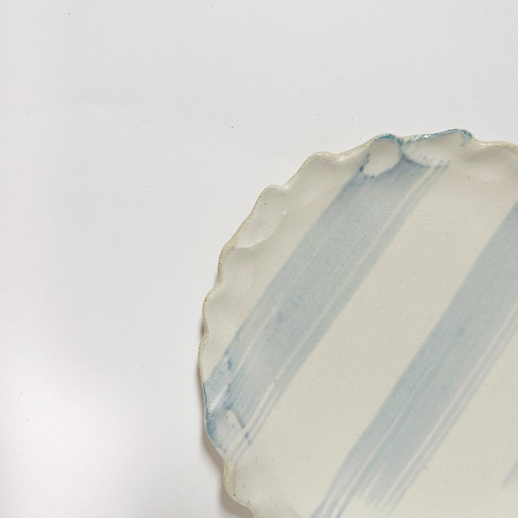 mondocherry - Clay Beehive | ceramic plate | stripes | 12cm - close