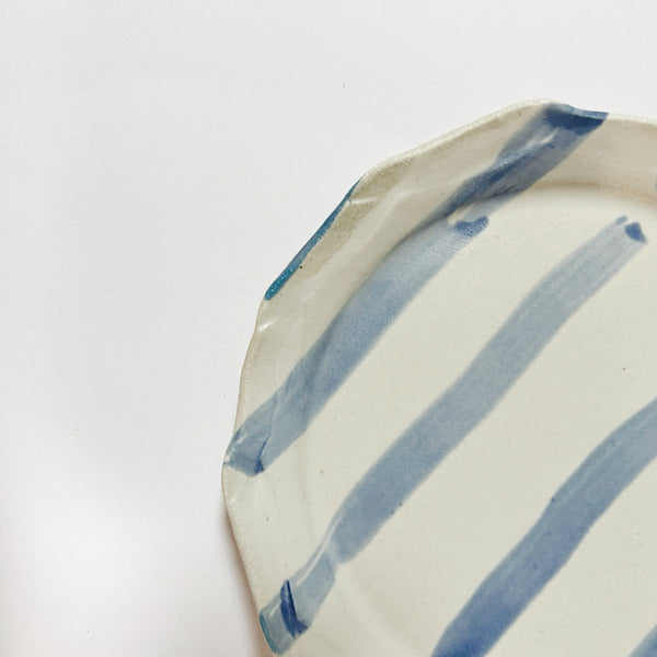 mondocherry - Clay Beehive | ceramic plate | stripes 3 | 14cm - close