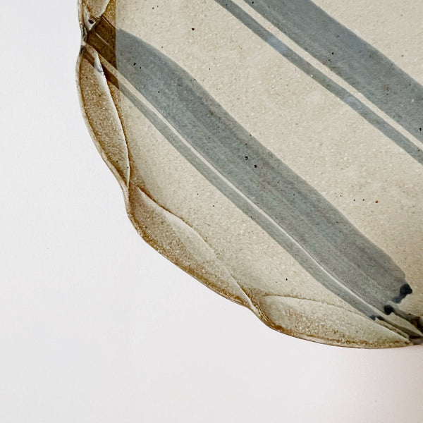 mondocherry - Clay Beehive | ceramic plate | stripes | 20cm - close