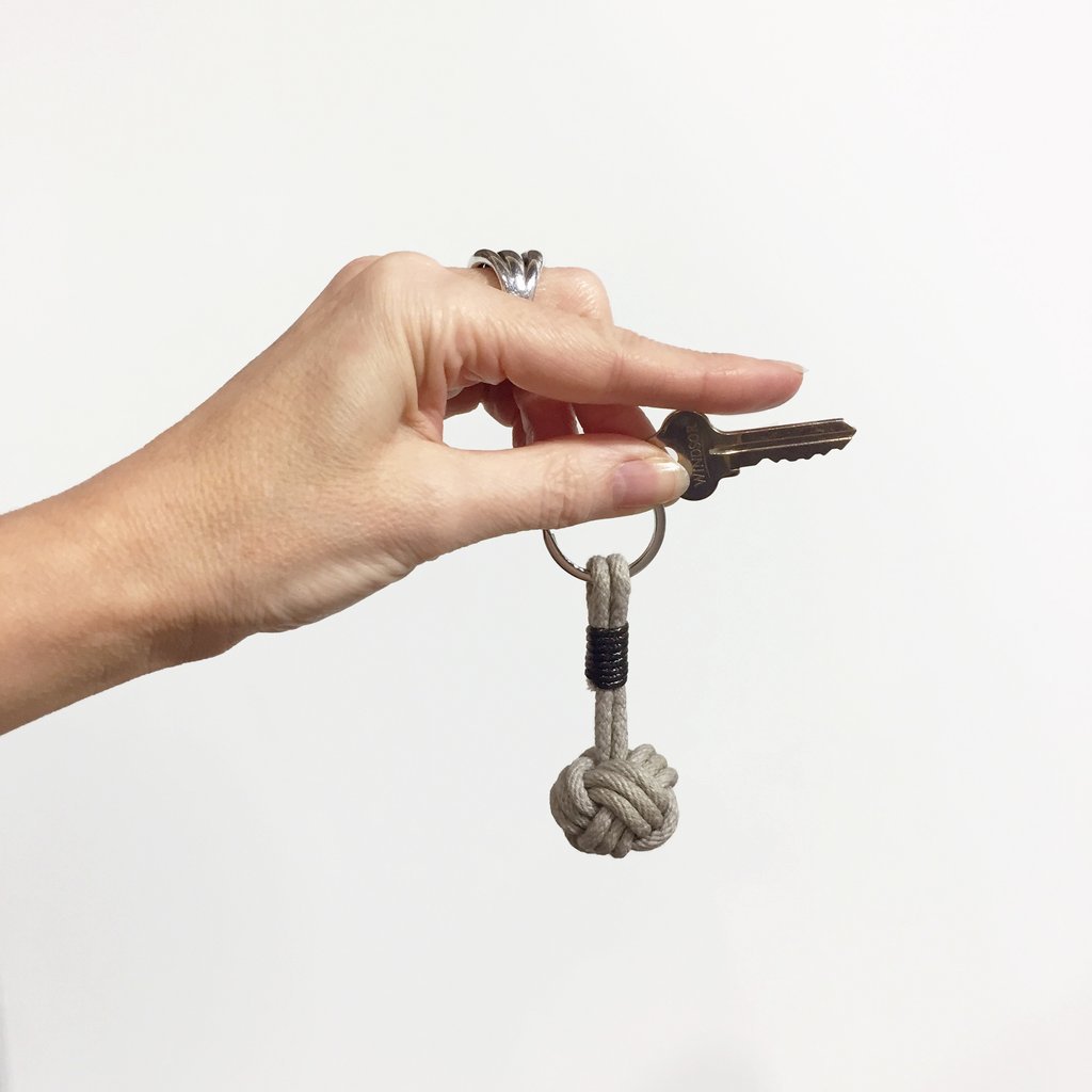 Crayon Chick | nautical knot keyring - hold
