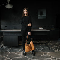 Dusky Robin | adele leather bag | tan - model