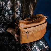 Dusky Robin | alexa leather bag | tan - hold