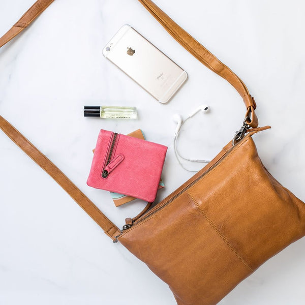 Dusky Robin | ellie leather bag | tan - contents