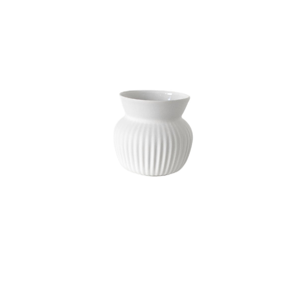 Flax | amity ceramic vase | 11cm | snow white
