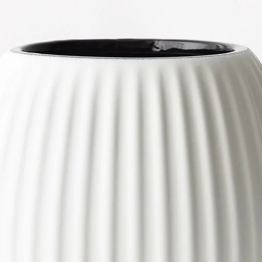 Floral Interiors | annix vase #1 | white - close