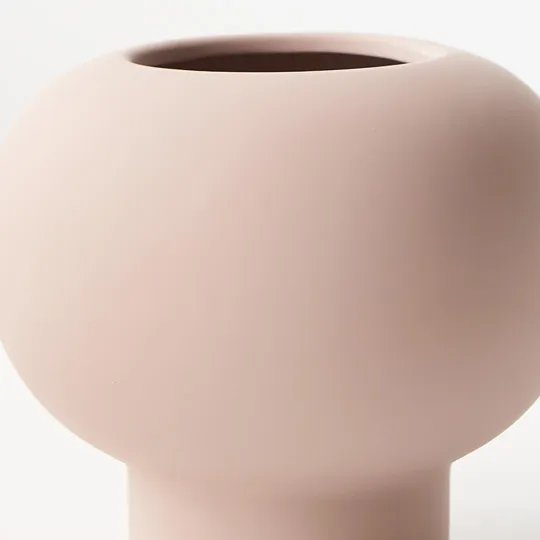 Floral Interiors | lucena pot #2 | light pink - close