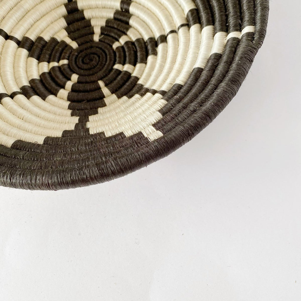 "Hope" African woven bowl | medium | black #2 - close