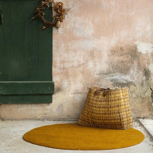 Muskhane | kali round rug | gold