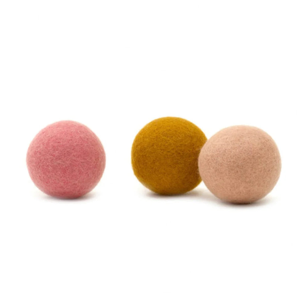 Muskhane | felt ball | coral