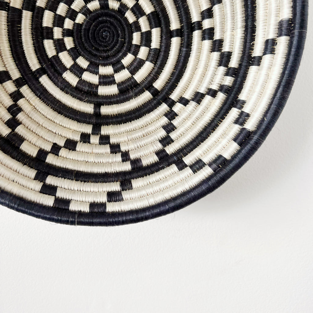 "Thousand Hills" African woven bowl | large | black white #2 - close