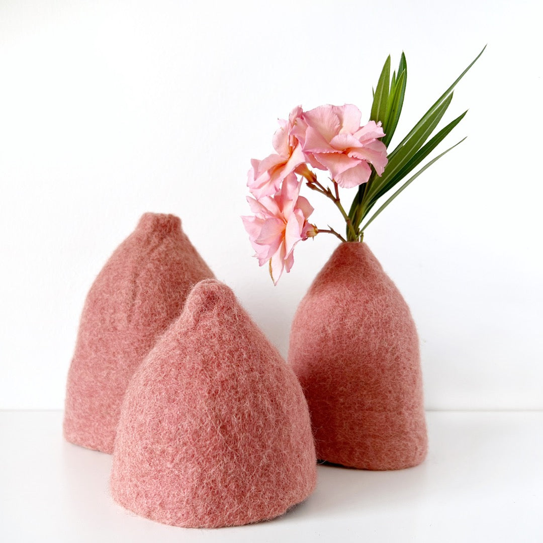 Muskhane | felt tinkerbell vase set | Indian pink