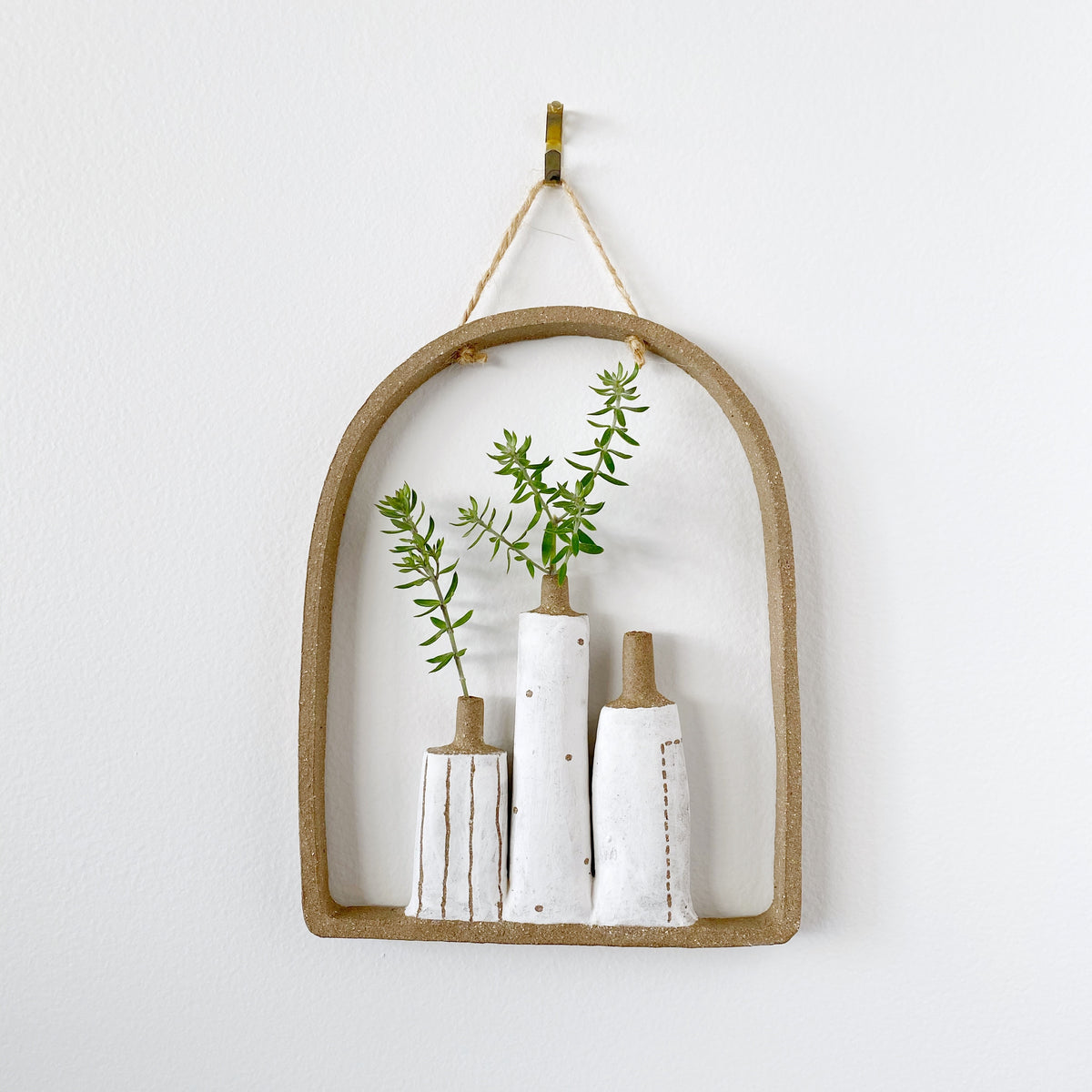 illys wall #23 | 3 vases in arched frame