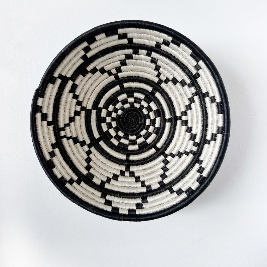 "Thousand Hills" African woven bowl | large | black white #2