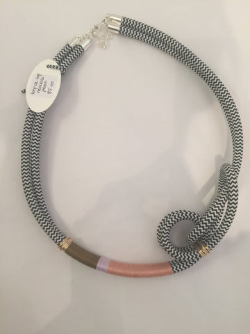 Jewellery - Loop de loop necklace peach - mondocherry