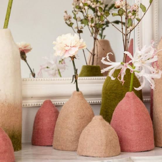 Muskhane | felt tinkerbell vase set | Indian pink