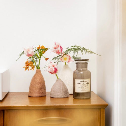 Muskhane | felt tinkerbell vase set | Indian pink