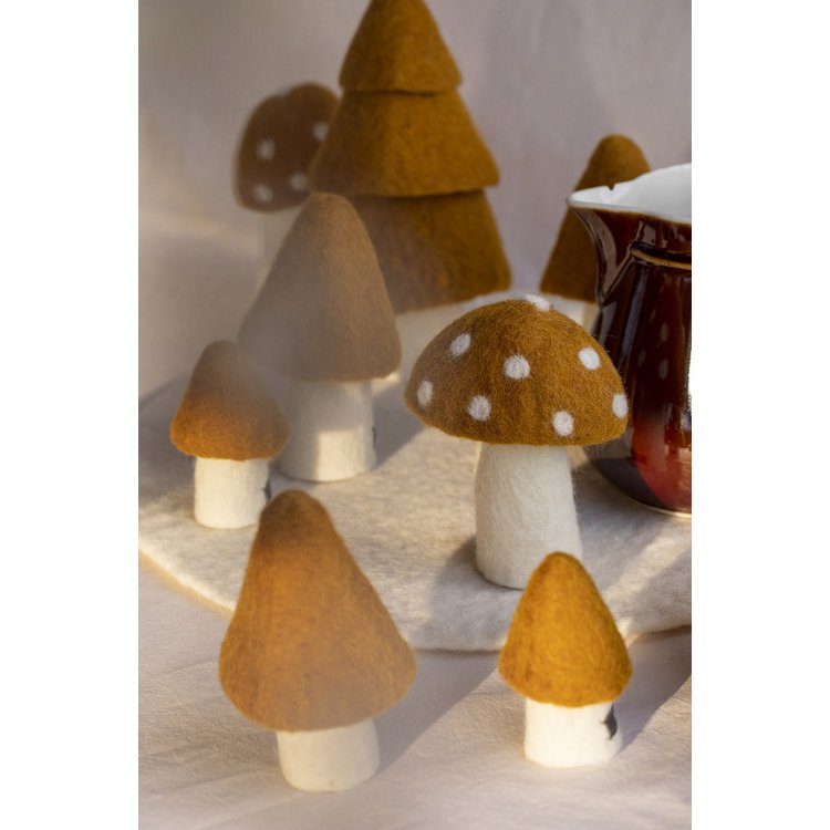 Muskhane | felt Christmas tree decoration | gold