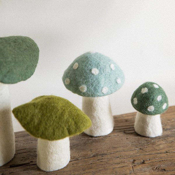 Muskhane | felt dotty mushroom | small | granit - close