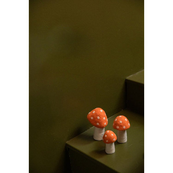 Muskhane | felt dotty mushroom | small | pure orange - display