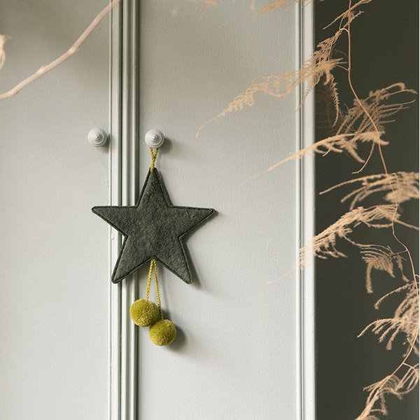 Muskhane | felt pom pom star decoration door