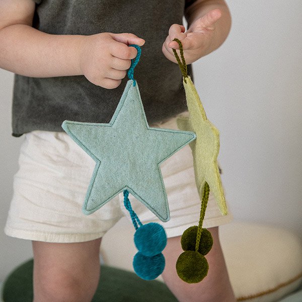 Muskhane | felt pom pom star decorations