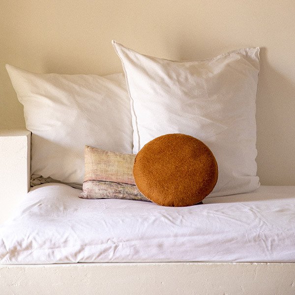 Shop - Muskhane smartie cushion - caramel - bed1
