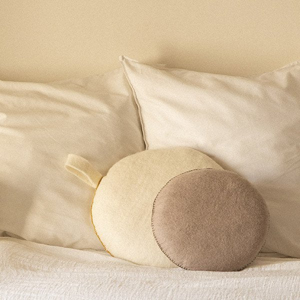 Muskhane smartie cushion - sand - bed