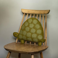 mondocherry - Muskhane kids cushion turtle - anise tender green - chair