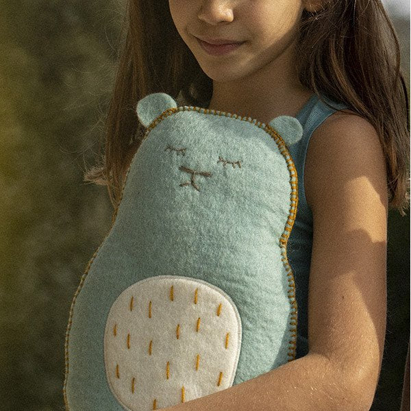 Muskhane kids cushion grizzly bear - jade - hold